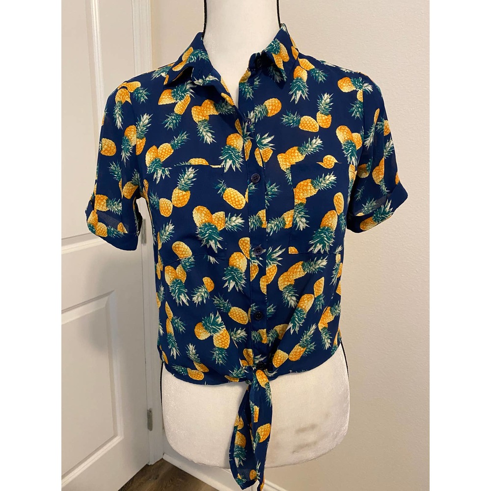 Fun pineapple print blouse sz XS